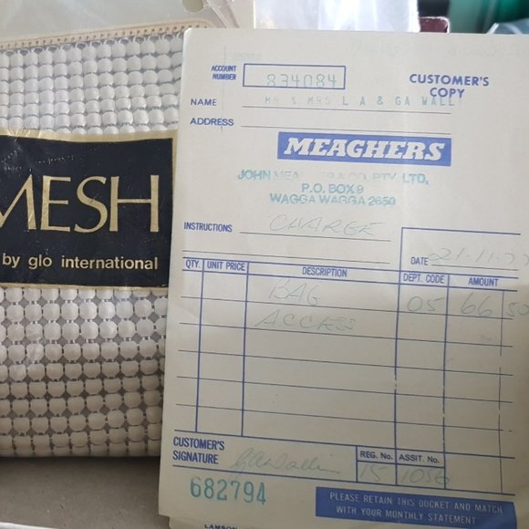 Glomesh Bone Style 212 Bag. Unused. Still in box with 1977 sales receipt. - Picture 3 of 16